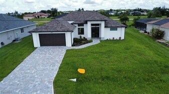 2909 NW 13th St in Cape Coral, FL - Building Photo