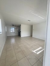 5914 N Haverhill Rd in West Palm Beach, FL - Building Photo - Building Photo