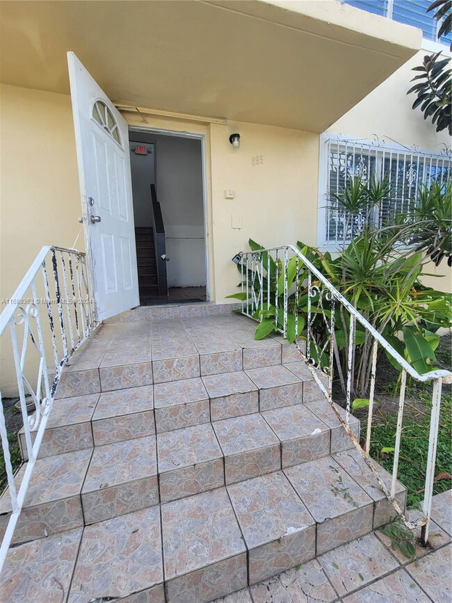 895 80th St-Unit -C in Miami Beach, FL - Foto de edificio - Building Photo