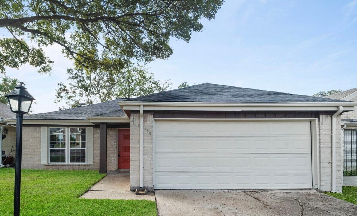 11567 Willwood Dr in Houston, TX - Foto de edificio