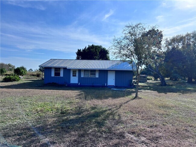 3921 Fort Denaud Rd in Fort Denaud, FL - Building Photo - Building Photo
