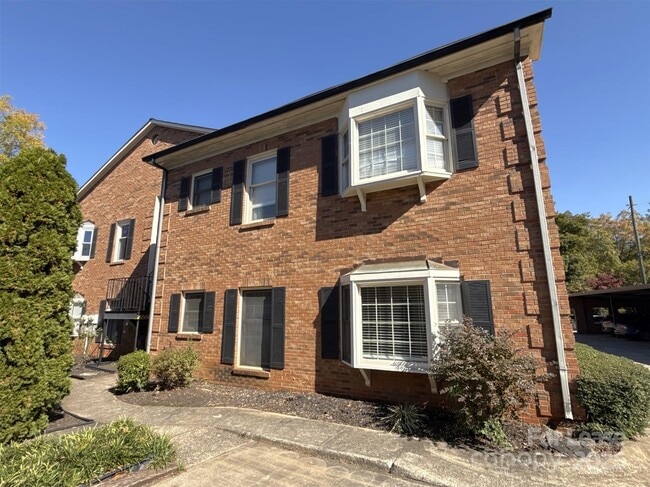 property at 1016 Queens Rd