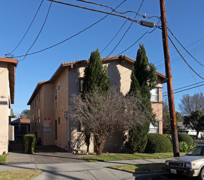 7400-7408 Canby Ave in Reseda, CA - Building Photo - Building Photo