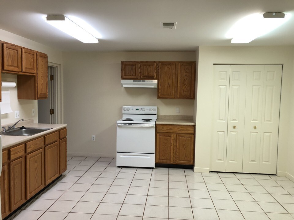 420 North St-Unit -20 in Yale, MI - Foto de edificio