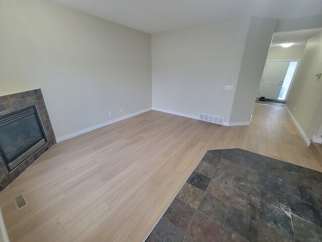 171 Brintnell Blvd NW in Edmonton, AB - Building Photo - Building Photo