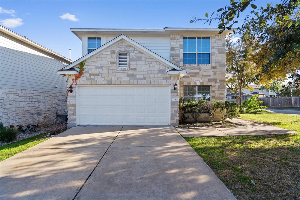 11117 Los Comancheros Rd in Austin, TX - Building Photo