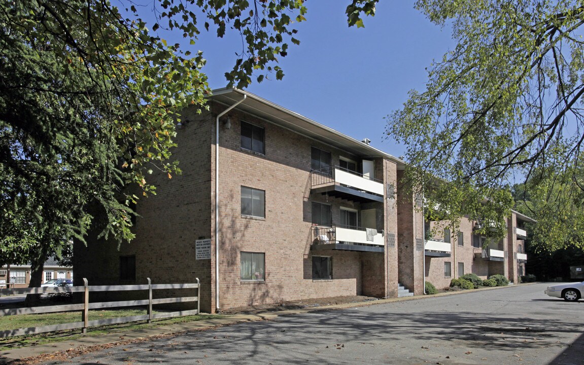 Cedarwood Apartments in Richmond, VA - Foto de edificio