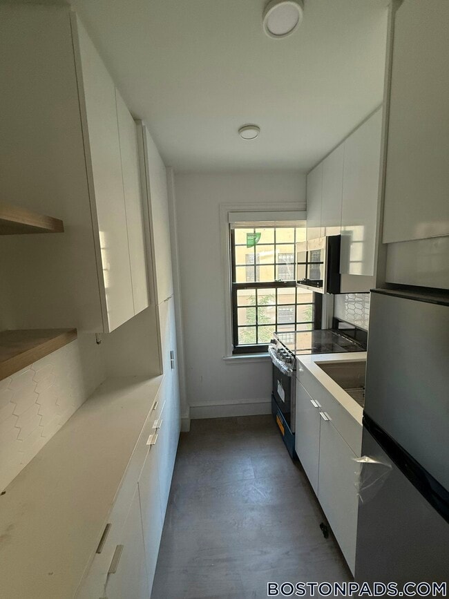 1200 Massachusetts Ave, Unit 217 in Cambridge, MA - Foto de edificio - Building Photo