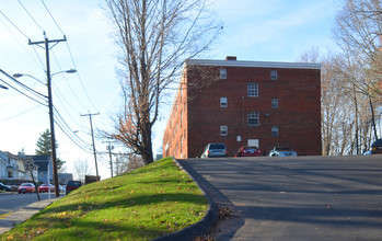 Caya Avenue Apartments in West Hartford, CT - Foto de edificio - Building Photo