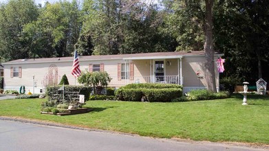 Hawaiian Gardens - Holly Village in Holly, MI - Building Photo - Building Photo