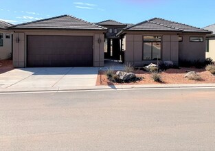 983 Jonathon Dr in Washington, UT - Building Photo - Building Photo