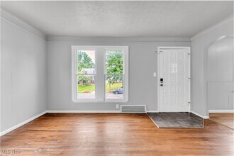 15605 Benhoff Dr in Maple Heights, OH - Building Photo - Building Photo