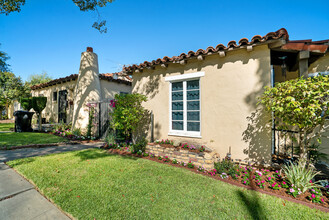 Alhambra Cottages in Los Angeles, CA - Building Photo - Building Photo