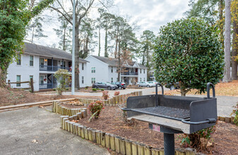 Hunter's Ridge Apartments in Fayetteville, NC - Foto de edificio - Building Photo