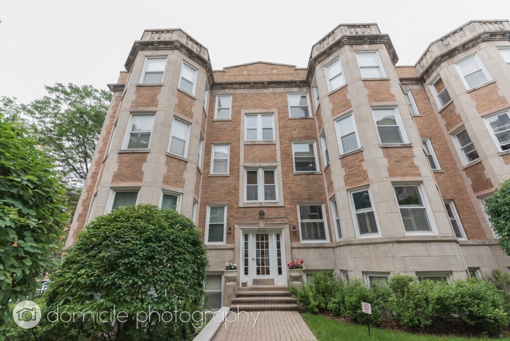 863 W Cornelia Ave in Chicago, IL - Building Photo