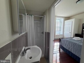 171 E Walnut Ln in Philadelphia, PA - Building Photo - Building Photo