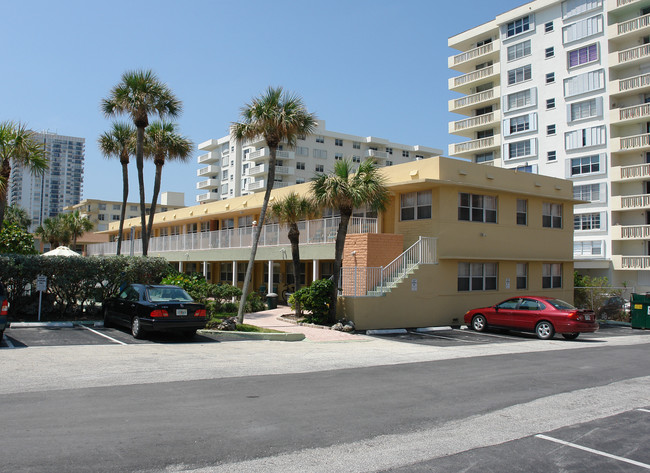 1600 S Surf Rd in Hollywood, FL - Building Photo - Building Photo