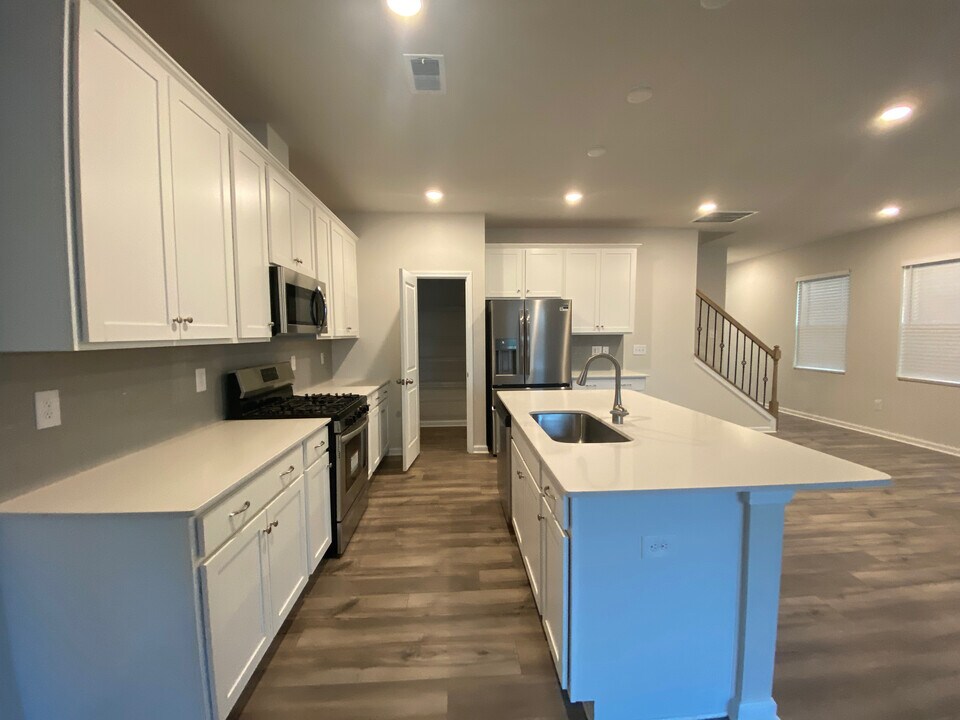 Room in Townhome on Canton Side Ave in Charlotte, NC - Building Photo