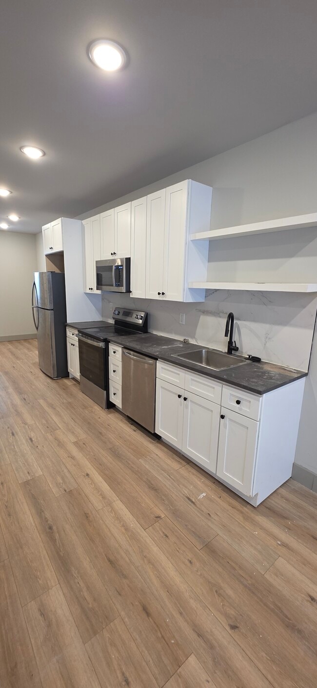 435 N Glover St in Baltimore, MD - Building Photo - Building Photo