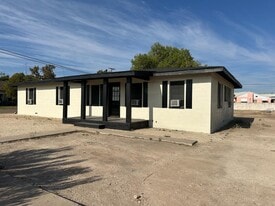 203 N Colpitts Blvd in Fort Stockton, TX - Building Photo
