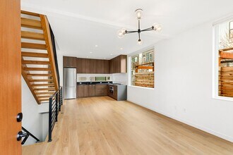 2237D Minor Ave E in Seattle, WA - Building Photo - Building Photo