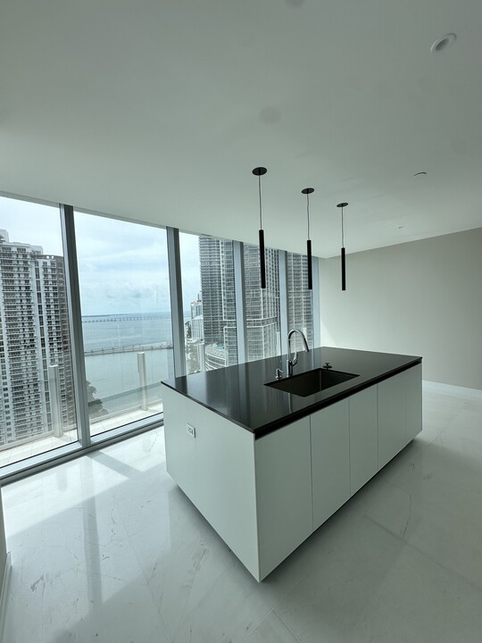 270 Biscayne Boulevard Way in Miami, FL - Building Photo