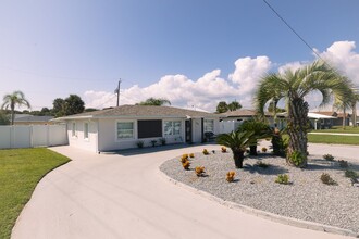 813 6th Ave in New Smyrna Beach, FL - Building Photo - Building Photo