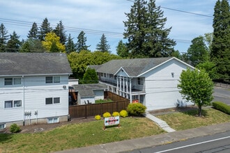 Glen East Apartments in Portland, OR - Foto de edificio - Building Photo