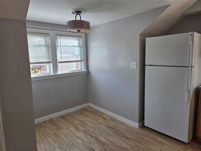 166-40 17th Ave-Unit -2 in Queens, NY - Building Photo - Building Photo