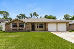 5751 Oakham St in Houston, TX - Building Photo