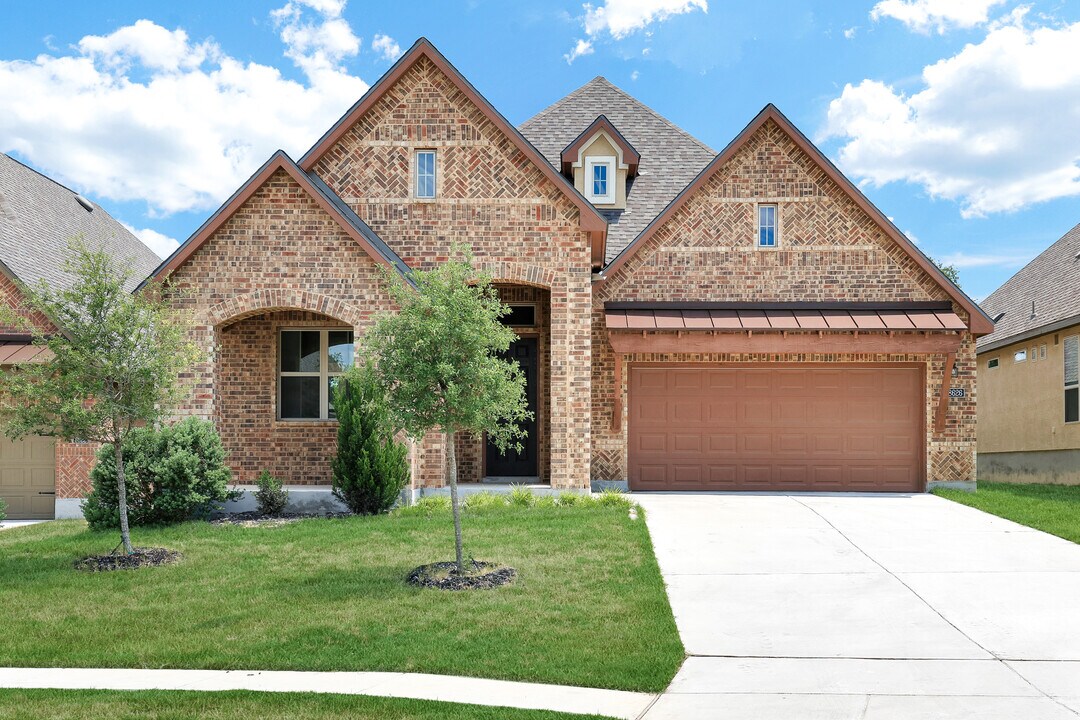 8626 Glass Gem Dr in San Antonio, TX - Building Photo