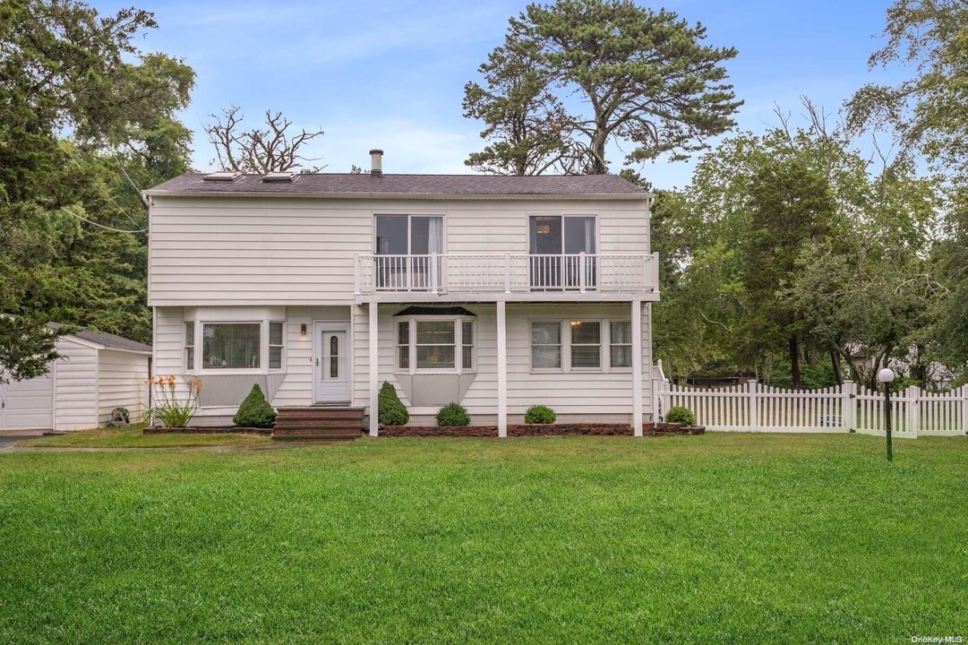 5 Hyler Dr in Hampton Bays, NY - Building Photo