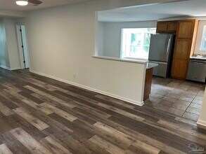 6123 Hilltop Rd in Pensacola, FL - Foto de edificio - Building Photo