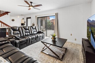4161 Forest Hill Dr in Hollywood, FL - Building Photo - Building Photo