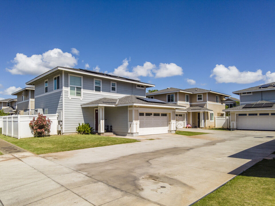 Makalii at Kapolei in Kapolei, HI - Building Photo