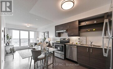 1 Uptown Dr in Markham, ON - Building Photo - Building Photo