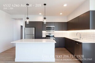 4532 42nd Ave SW in Seattle, WA - Building Photo