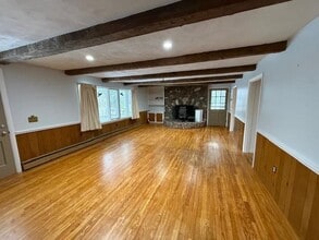 326 Old Main St in New London, NH - Building Photo - Building Photo