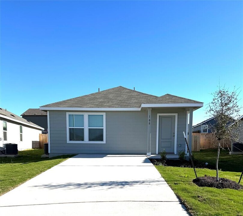 108 Cattle Queen Rd in Jarrell, TX - Building Photo