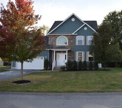 9 Alia Ct in Poughkeepsie, NY - Building Photo - Building Photo