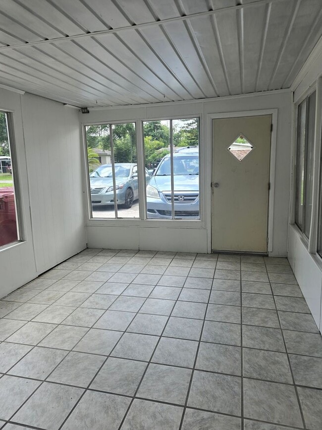 property at 1905 E Linda St