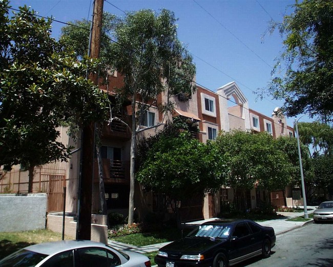 Hesby Manor in North Hollywood, CA - Foto de edificio - Building Photo