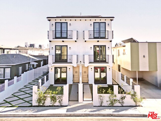 1952 S Garth Ave in Los Angeles, CA - Building Photo - Building Photo