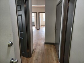 191 Lakeshore Rd E in Mississauga, ON - Building Photo - Building Photo