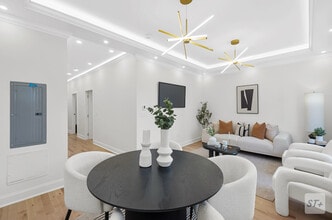 25 Russell Ave, Unit Apt 3 in Edgewater, NJ - Building Photo - Building Photo