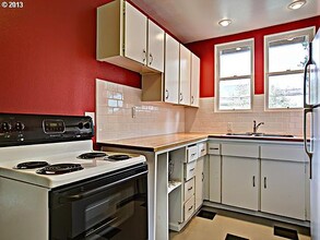 6832 SE 84th Ave in Portland, OR - Building Photo - Building Photo