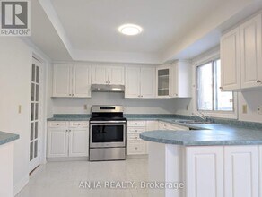 50 Summerdale Dr in Markham, ON - Building Photo - Building Photo