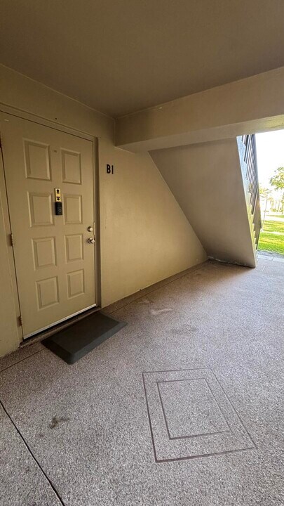 719 Sunny Pine Way in Greenacres, FL - Building Photo