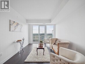 105 Oneida Crescent in Richmond Hill, ON - Building Photo - Building Photo