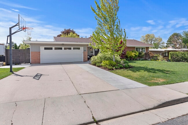 1124 Mercedes Way in Salt Lake City, UT - Building Photo - Building Photo